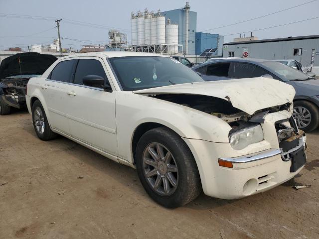 2C3KA43R56H212053 - 2006 CHRYSLER 300 WHITE photo 4