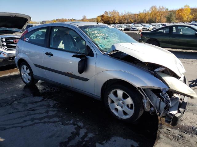 3FAFP31371R176874 - 2001 FORD FOCUS ZX3 SILVER photo 4