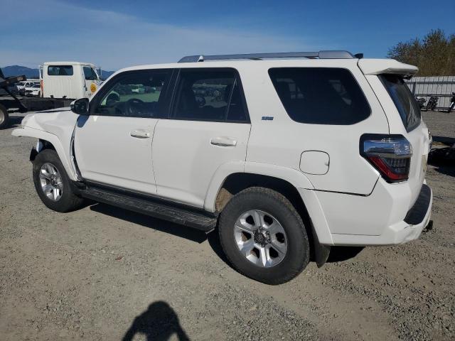 JTEBU5JR4J5555525 - 2018 TOYOTA 4RUNNER SR5/SR5 PREMIUM WHITE photo 2