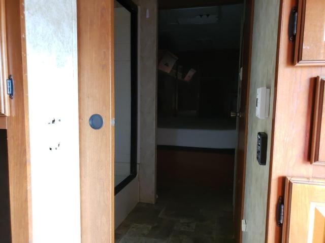 4YDF33822DA740154 - 2013 KEYSTONE MONTANA BEIGE photo 5