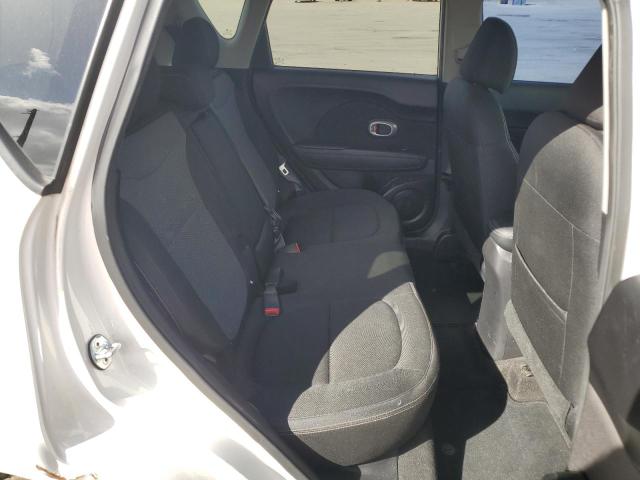 KNDJP3A56K7004558 - 2019 KIA SOUL + WHITE photo 10