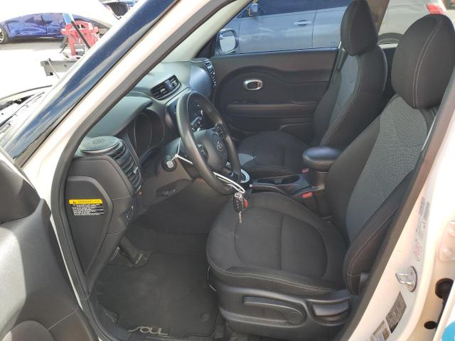 KNDJP3A56K7004558 - 2019 KIA SOUL + WHITE photo 7