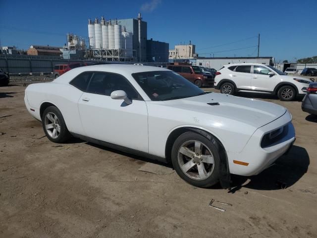 2C3CDYAGXDH646082 - 2013 DODGE CHALLENGER SXT WHITE photo 4