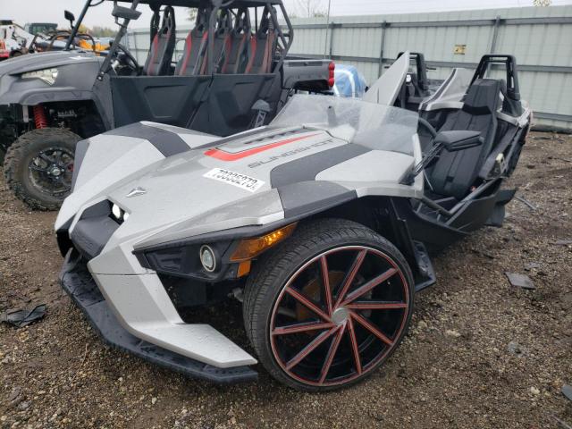 57XAAPFA3G7113377 - 2016 POLARIS SLINGSHOT SL SILVER photo 2