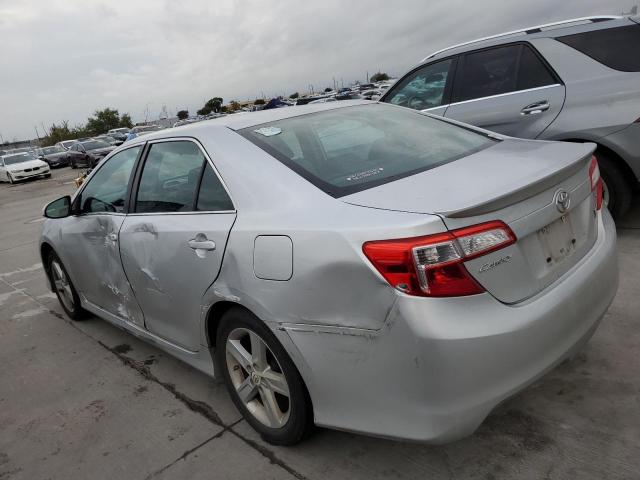 4T1BF1FK3CU132703 - 2012 TOYOTA CAMRY BASE SILVER photo 2