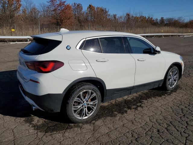 WBXYJ1C08N5U23519 - 2022 BMW X2 XDRIVE28I WHITE photo 3