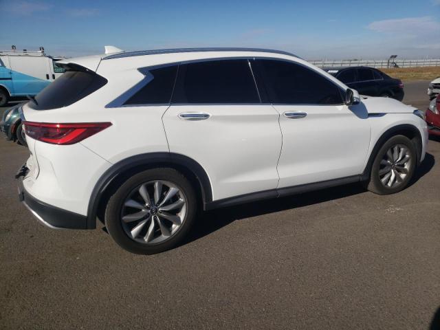 3PCAJ5M11KF130181 - 2019 INFINITI QX50 ESSENTIAL WHITE photo 3