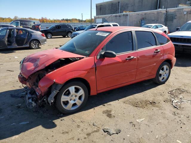 3FAFP37N75R138365 - 2005 FORD FOCUS ZX5 RED photo 1