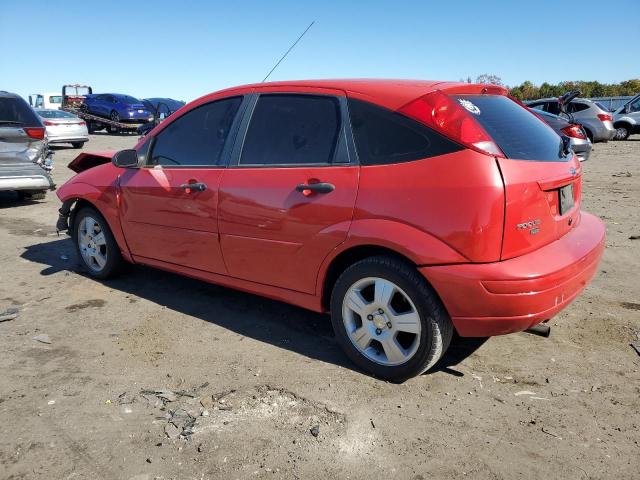 3FAFP37N75R138365 - 2005 FORD FOCUS ZX5 RED photo 2