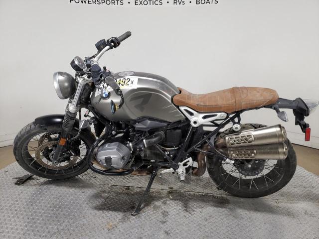 WB10J3301HZ794036 - 2017 BMW R NINE T SCRAMBLER SILVER photo 3