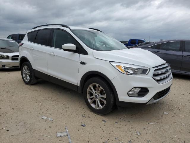 1FMCU0GD7JUD42741 - 2018 FORD ESCAPE SE WHITE photo 4