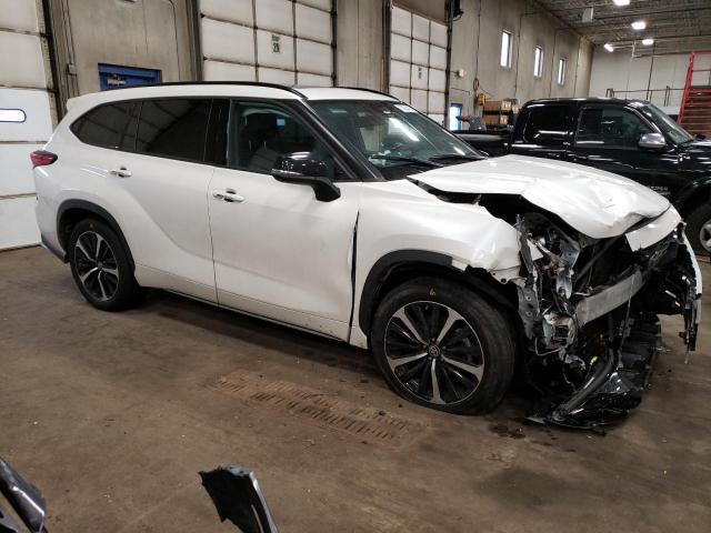 5TDJZRBH4MS056690 - 2021 TOYOTA HIGHLANDER XSE WHITE photo 4