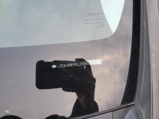 JTDKARFP5J3081625 - 2018 TOYOTA PRIUS PRIM Grau Foto 12