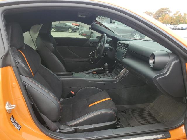 JF1ZNBG14P9754811 - 2023 TOYOTA GR 86 PREMIUM ORANGE photo 10