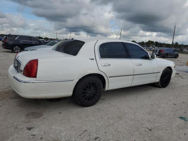 2LNHM82V99X617986 - 2009 LINCOLN TOWN CAR SIGNATURE LIMITED WHITE photo 3