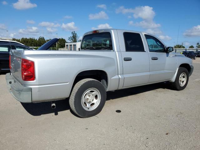 1D7HE28K95S338164 - 2005 DODGE DAKOTA QUAD SILVER photo 3