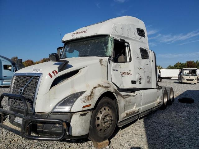 4V4NC9EH7RN638279 - 2024 VOLVO VN VNL WHITE photo 9