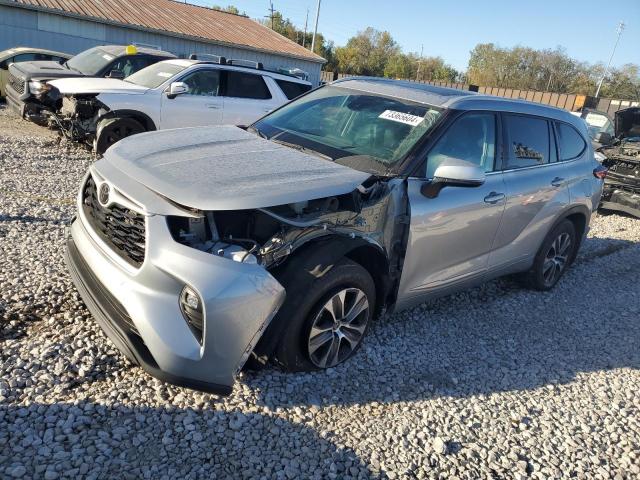 5TDGZRBH2NS595451 - 2022 TOYOTA HIGHLANDER XLE SILVER photo 1