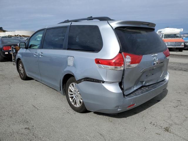 5TDYK3DC0ES504278 - 2014 TOYOTA SIENNA XLE SILVER photo 2