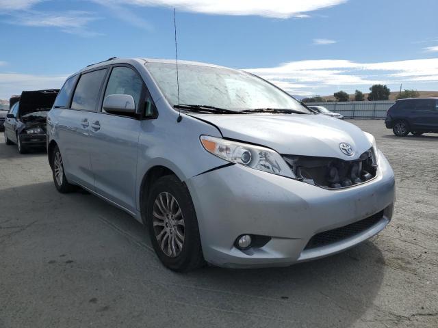 5TDYK3DC0ES504278 - 2014 TOYOTA SIENNA XLE SILVER photo 4