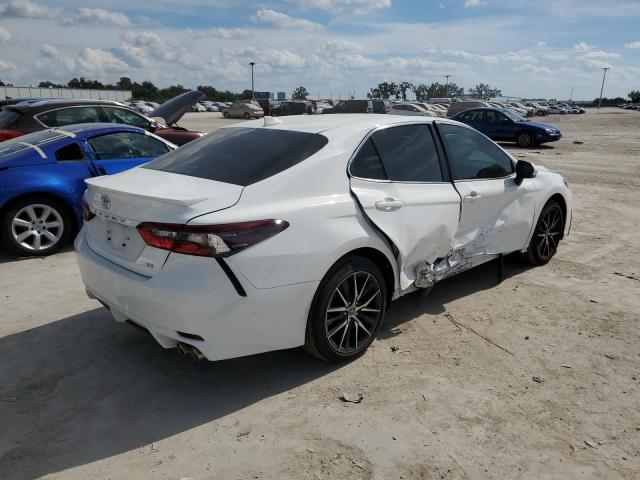 4T1S11AK9NU048734 - 2022 TOYOTA CAMRY NIGHT SHADE WHITE photo 3