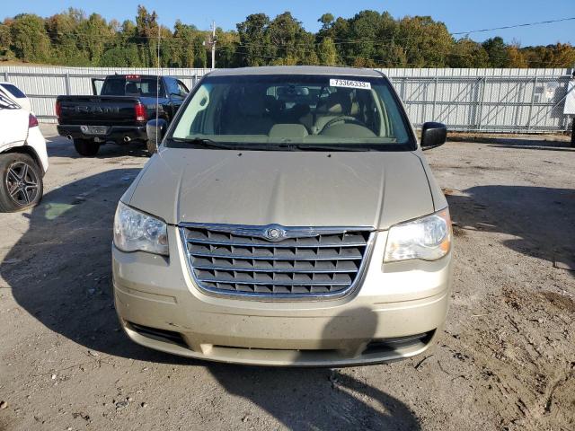 2A4RR2D18AR464022 - 2010 CHRYSLER TOWN & COU LX TAN photo 5