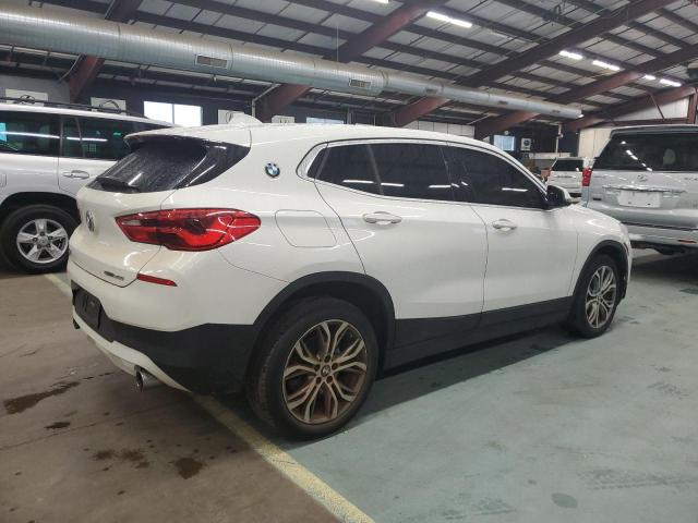 WBXYJ3C3XJEJ82644 - 2018 BMW X2 SDRIVE28I WHITE photo 3