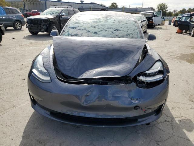 5YJ3E1EB9JF132627 - 2018 TESLA MODEL 3 GRAY photo 5