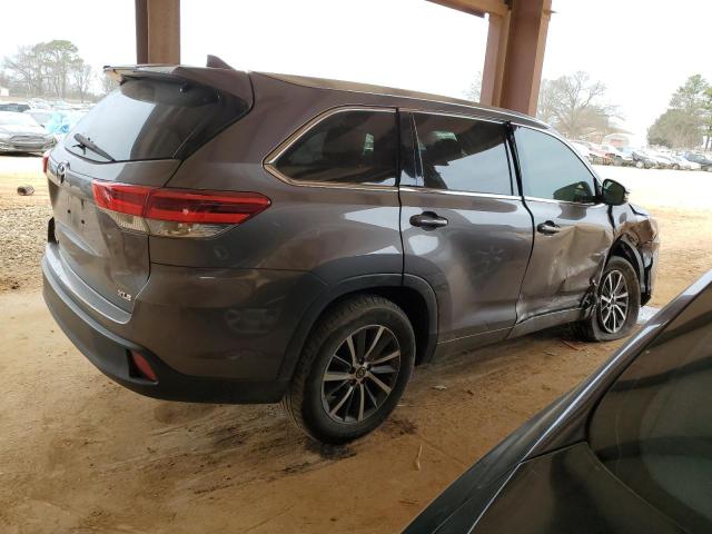 5TDKZRFH6HS524178 - 2017 TOYOTA HIGHLANDER SE GRAY photo 3