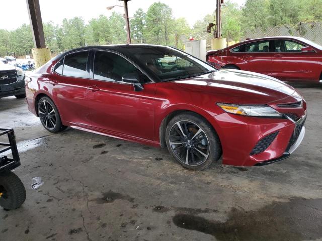 4T1BZ1HK1JU505738 - 2018 TOYOTA CAMRY XSE BURGUNDY photo 4