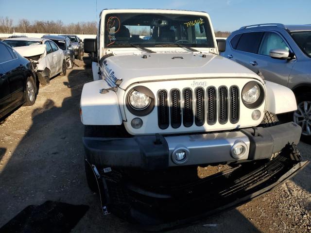 1C4HJWEG6JL822827 - 2018 JEEP WRANGLER U SAHARA WHITE photo 5