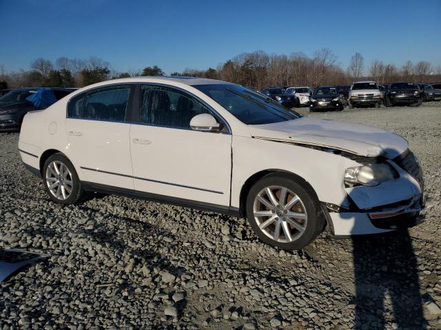 WVWJK7ANXAE166919 - 2010 VOLKSWAGEN PASSAT KOMFORT WHITE photo 4