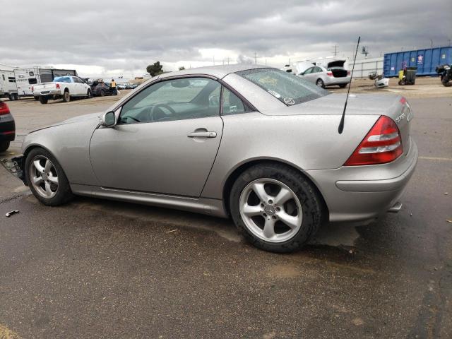 WDBKK65F83F274050 - 2003 MERCEDES-BENZ SLK 320 SILVER photo 2