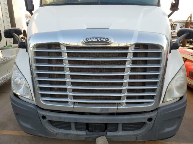 1FUJGBD96FLGR9531 - 2015 FREIGHTLINER CASCADIA 1 WHITE photo 7