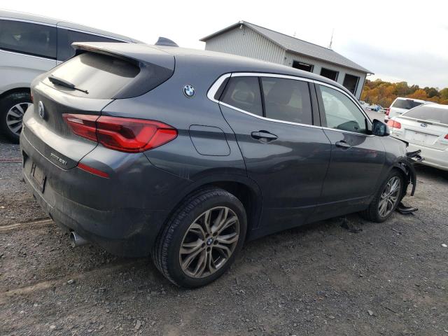 WBXYJ5C3XJEF72724 - 2018 BMW X2 XDRIVE28I GRAY photo 3