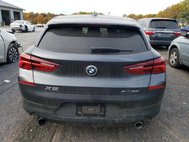 WBXYJ5C3XJEF72724 - 2018 BMW X2 XDRIVE28I GRAY photo 6