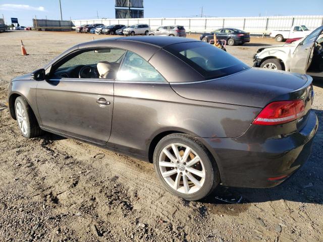 WVWBW7AH7CV014943 - 2012 VOLKSWAGEN EOS 2.0T KOMFORT GRAY photo 2