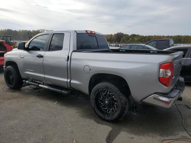 5TFUW5F16GX493875 - 2016 TOYOTA TUNDRA DOUBLE CAB SR/SR5 SILVER photo 2