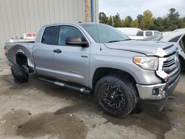 5TFUW5F16GX493875 - 2016 TOYOTA TUNDRA DOUBLE CAB SR/SR5 SILVER photo 4