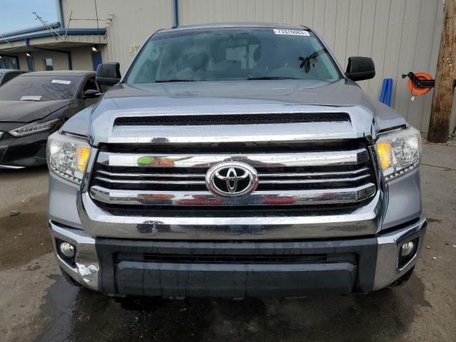 5TFUW5F16GX493875 - 2016 TOYOTA TUNDRA DOUBLE CAB SR/SR5 SILVER photo 5