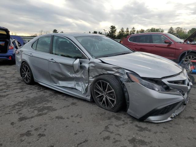 4T1G11BKXMU034487 - 2021 TOYOTA CAMRY SE SILVER photo 4