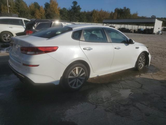 5XXGT4L36KG376013 - 2019 KIA OPTIMA LX WHITE photo 3