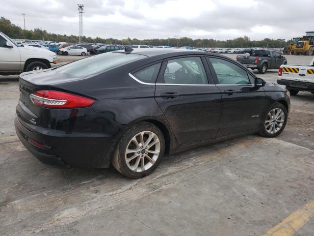 3FA6P0LU5KR147203 - 2019 FORD FUSION SE BLACK photo 3