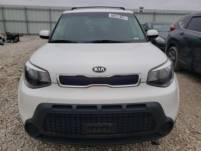 KNDJN2A21G7352653 - 2016 KIA SOUL WHITE photo 5