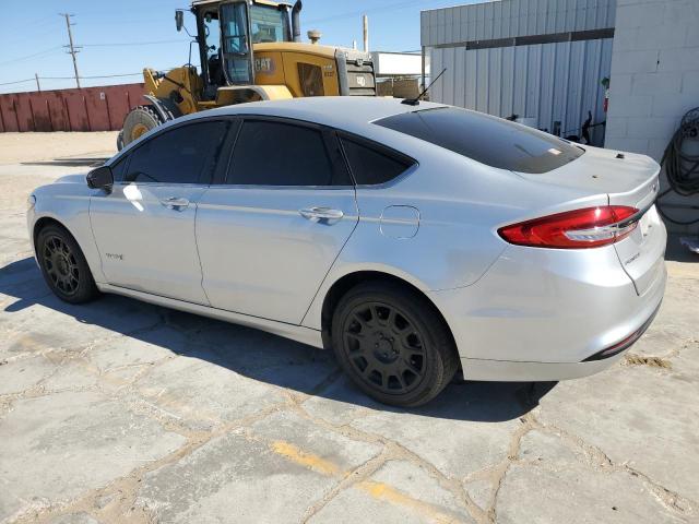 3FA6P0UU0JR180929 - 2018 FORD FUSION S HYBRID SILVER photo 2