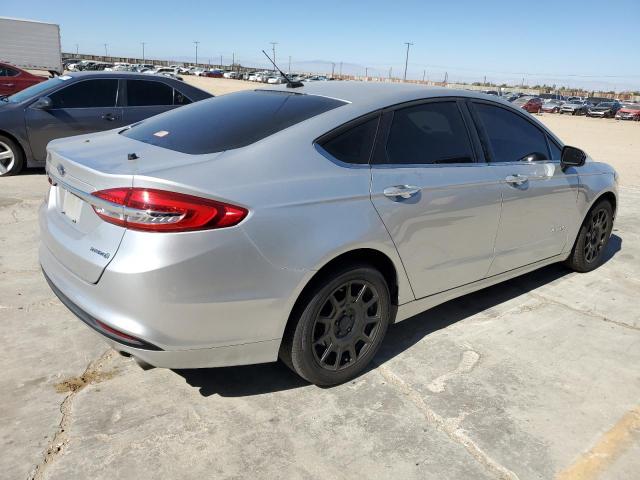 3FA6P0UU0JR180929 - 2018 FORD FUSION S HYBRID SILVER photo 3