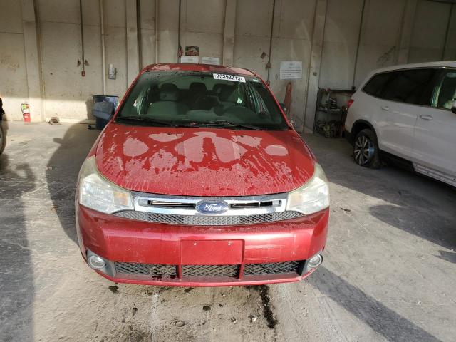 1FAHP3FN4AW161961 - 2010 FORD FOCUS SE RED photo 5