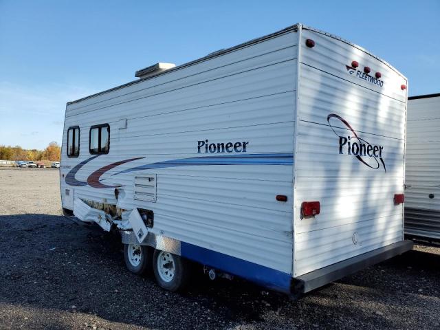 1EB1T182556010579 - 2005 FLEETWOOD PIONEER WHITE photo 3