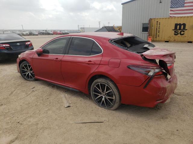 4T1G11AK0MU406114 - 2021 TOYOTA CAMRY SE RED photo 2