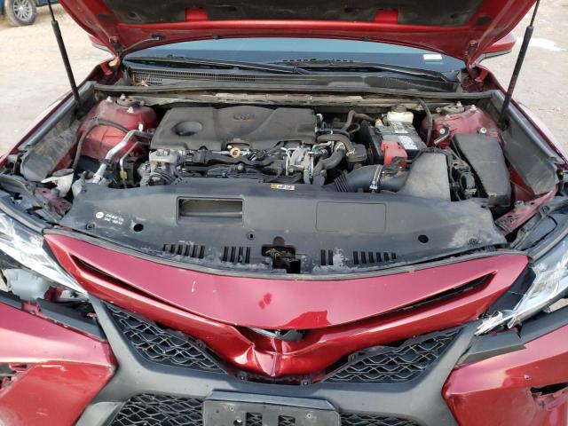 4T1B11HK4JU555461 - 2018 TOYOTA CAMRY L RED photo 11